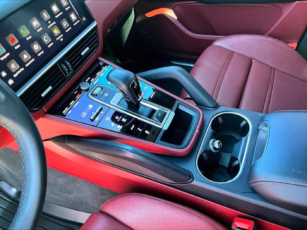 Certified 2023 Porsche Cayenne S AWD/4WD image 17