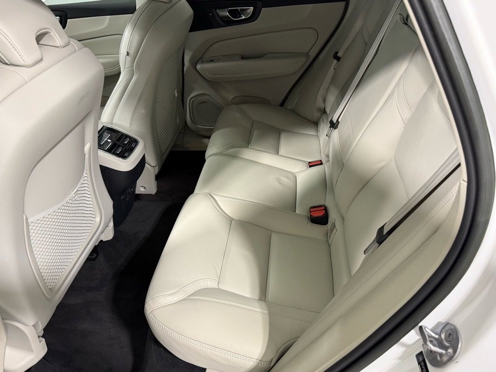 Used 2023 Volvo XC60 B5 Ultimate w/ Protection Package Premier image 15