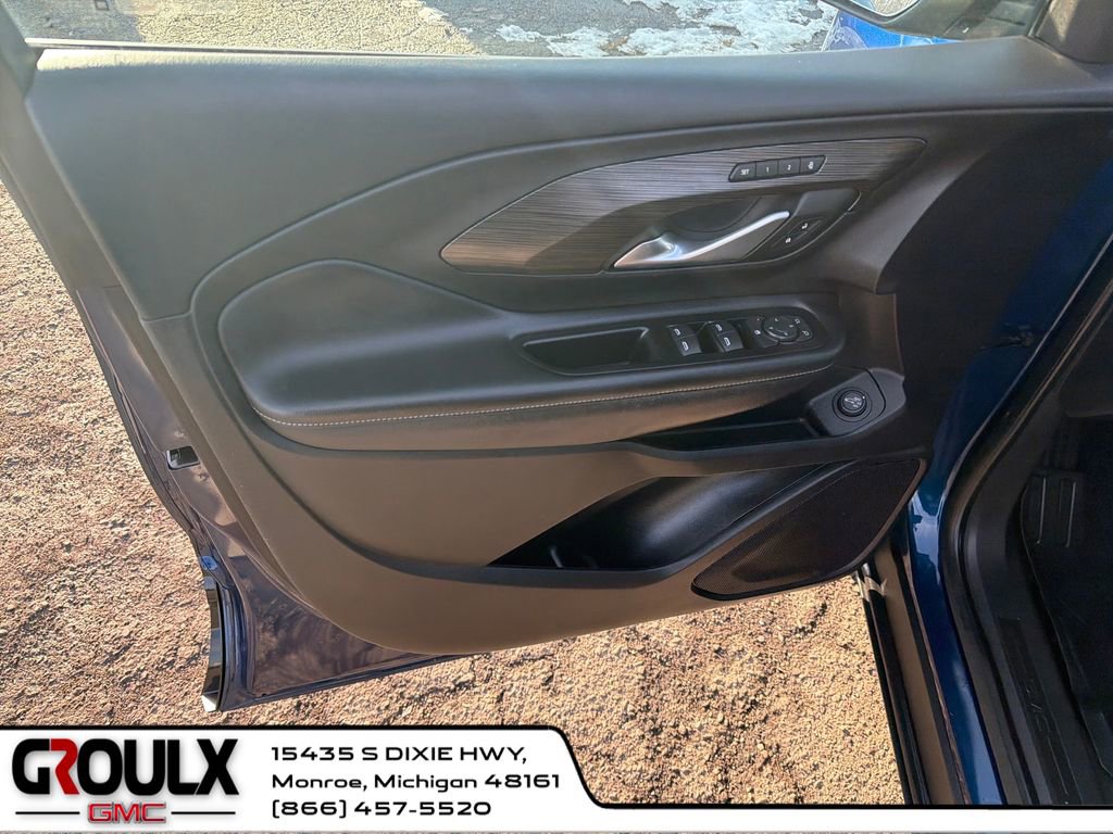 Used 2022 GMC Terrain SLT w/ Tech Package image 11