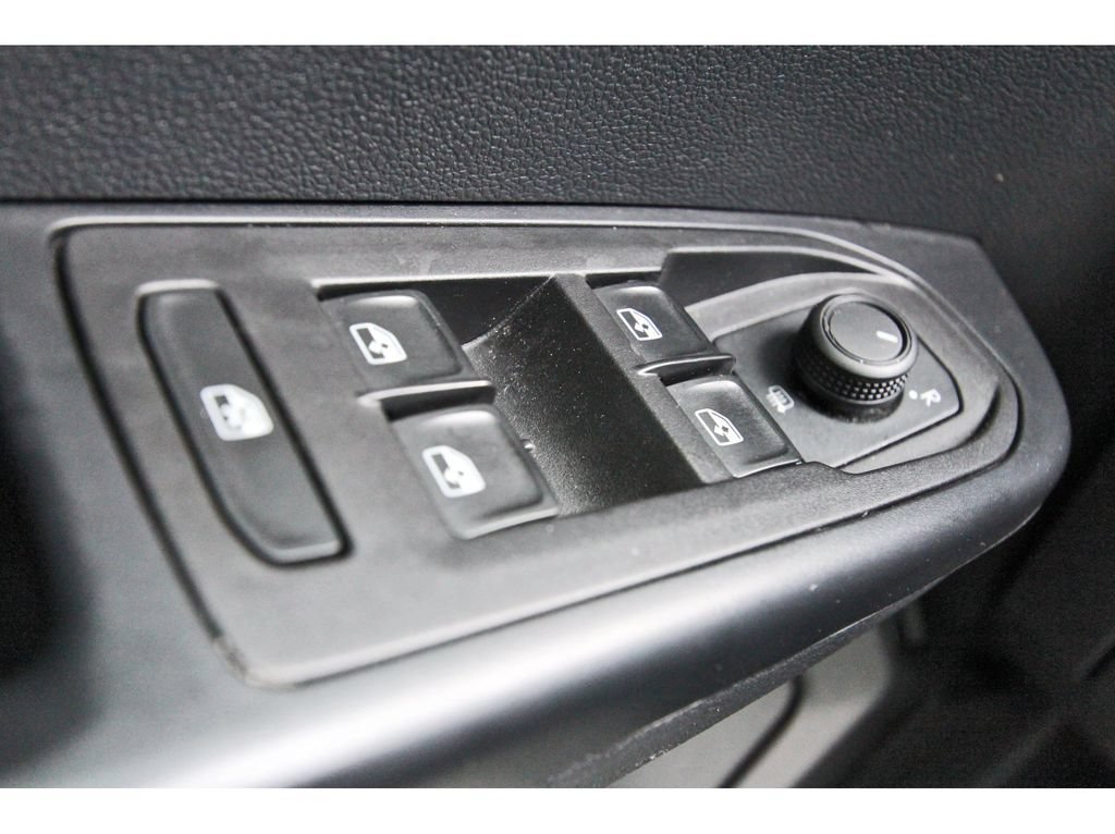 Used 2024 Volkswagen Taos SE w/ Panoramic Sunroof Package FWD image 22