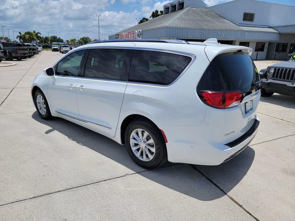 Used 2018 Chrysler Pacifica Touring-L Plus w/ Advanced Safetytec Group FWD image 3