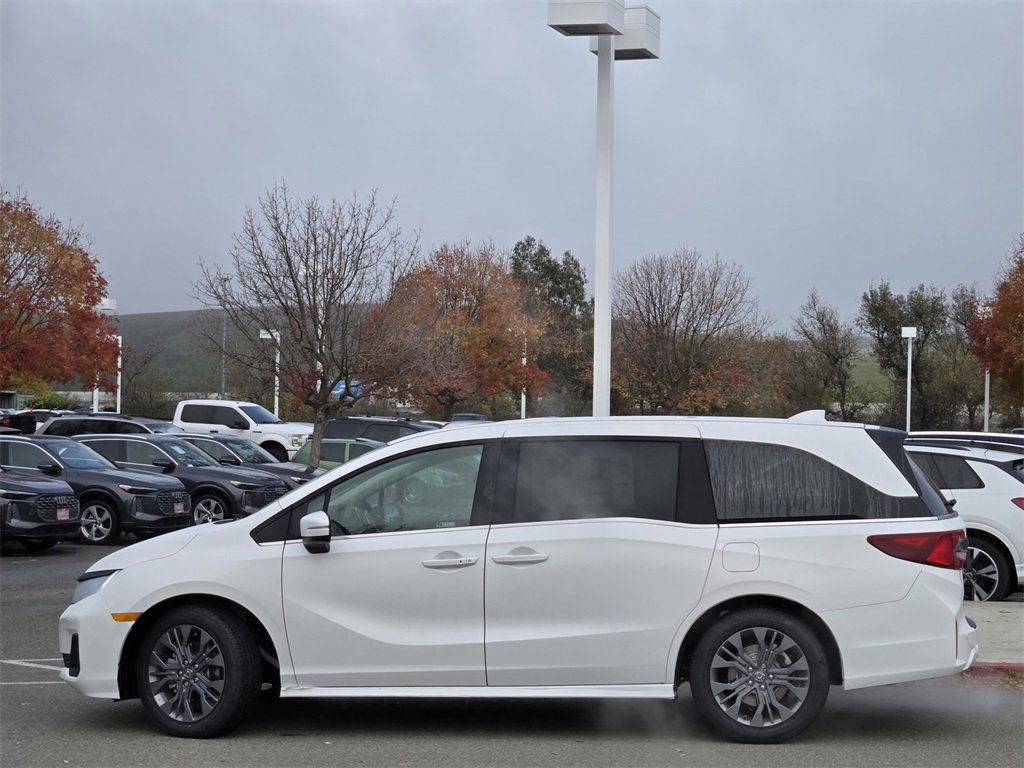 New 2026 Honda Odyssey Touring image 3