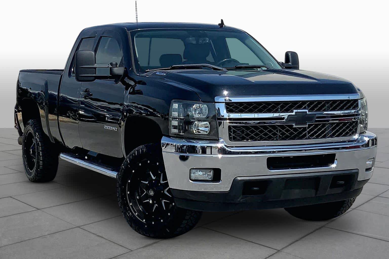 Used 2011 Chevrolet Silverado 2500 LTZ w/ LTZ Plus Package AWD/4WD video 2