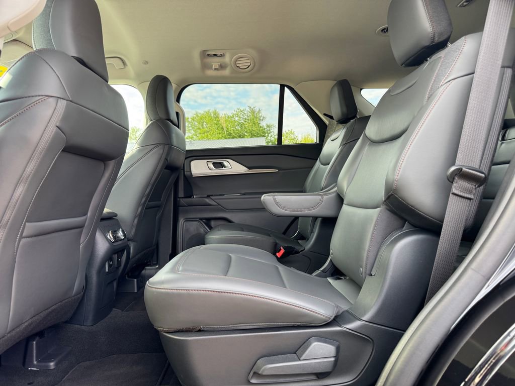 Used 2025 Ford Explorer Active w/ Active Comfort Package AWD/4WD image 35