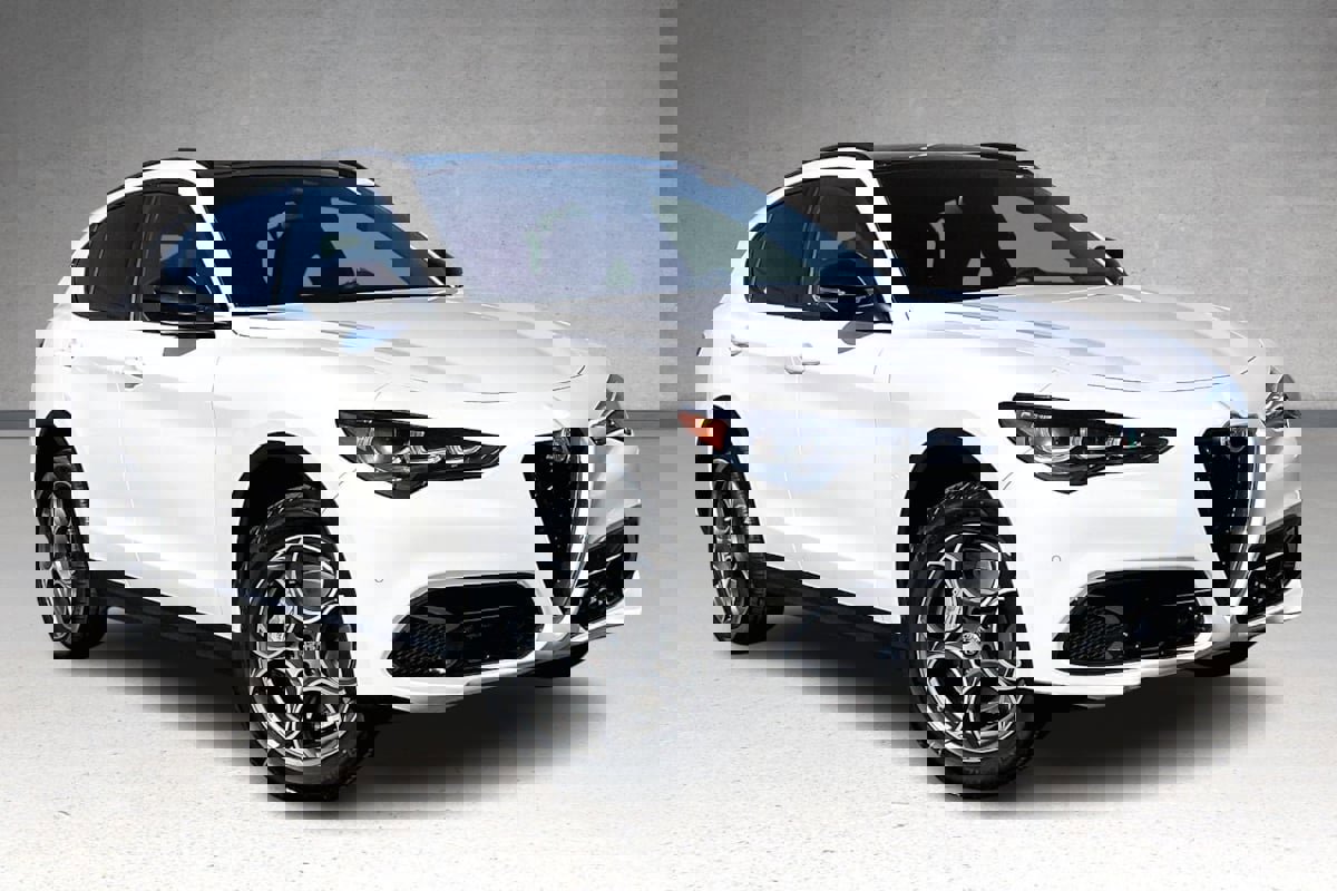 New 2025 Alfa Romeo Stelvio Sprint w/ Convenience Package image 2