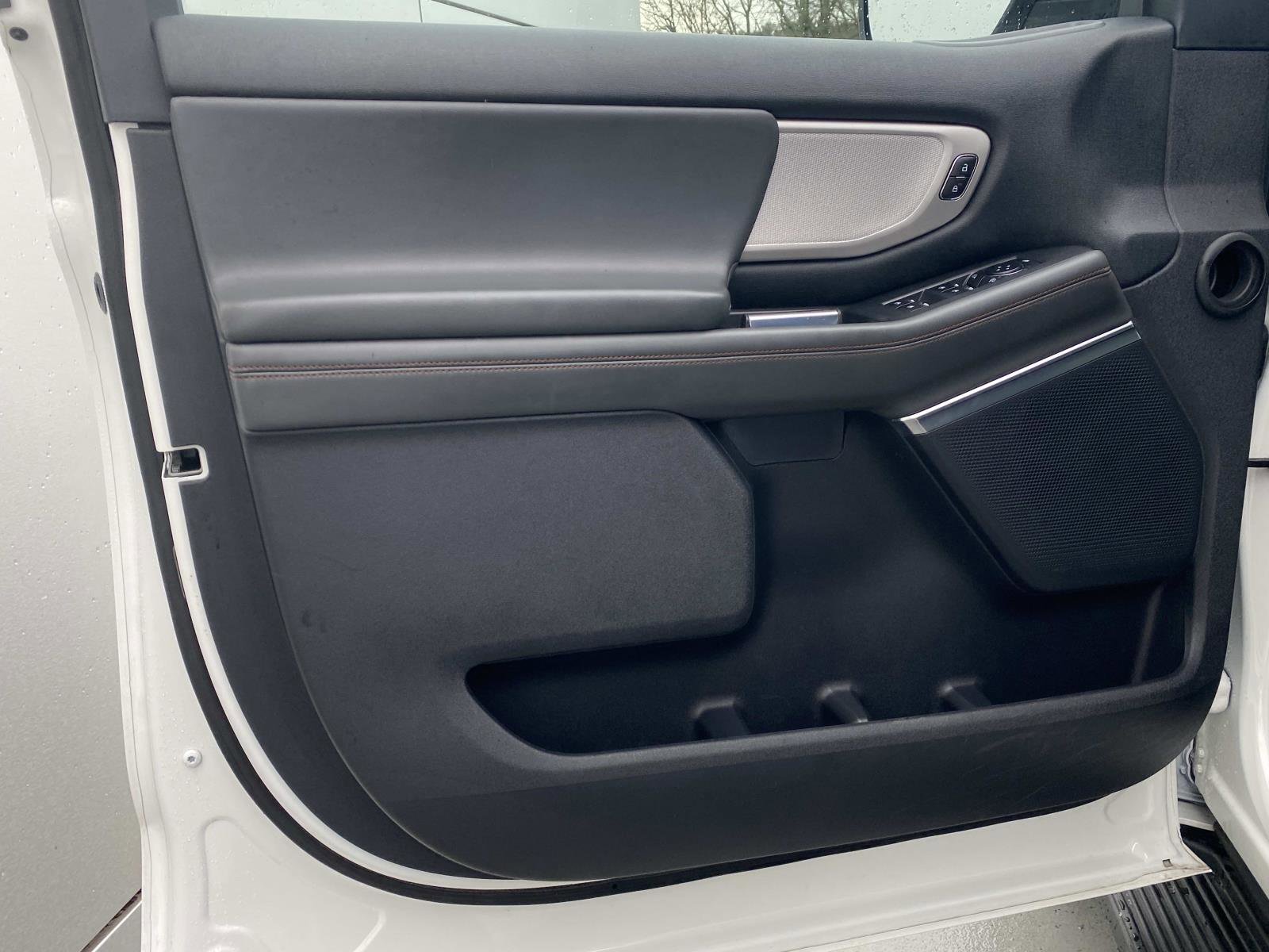 Used 2025 Ford Expedition Active image 17