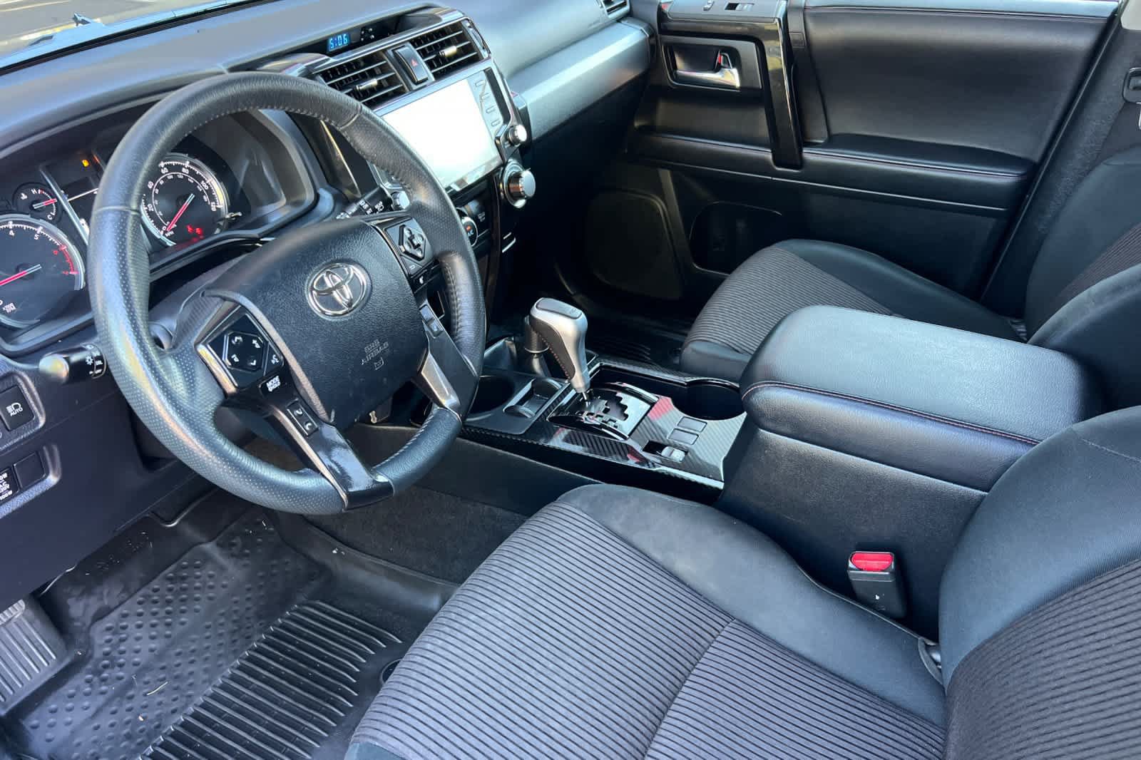 Used 2020 Toyota 4Runner TRD Off-Road AWD/4WD image 11