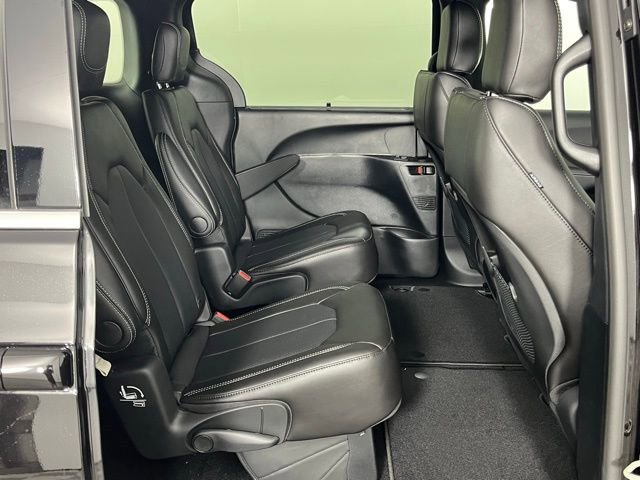 New 2026 Chrysler Voyager LX image 28