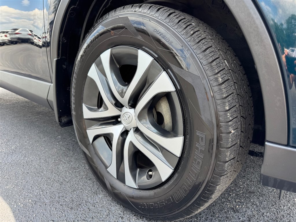 Used 2018 Toyota RAV4 LE w/ All Weather Liner Package AWD/4WD image 9
