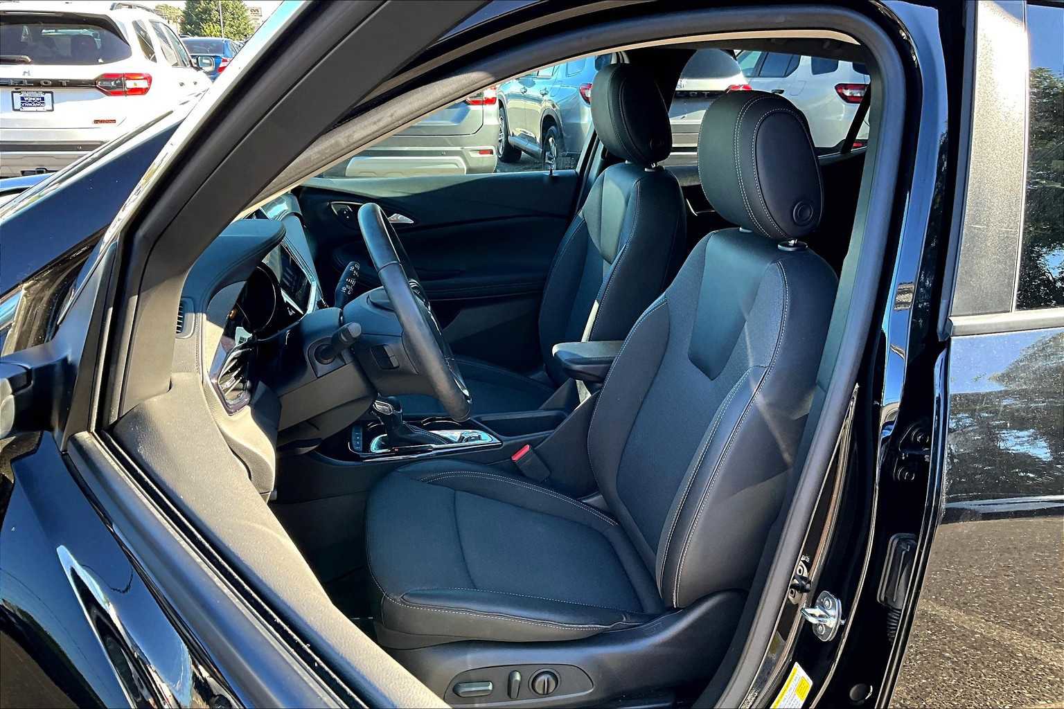 Used 2023 Buick Encore GX Preferred w/ Cold Weather Comfort Package image 7