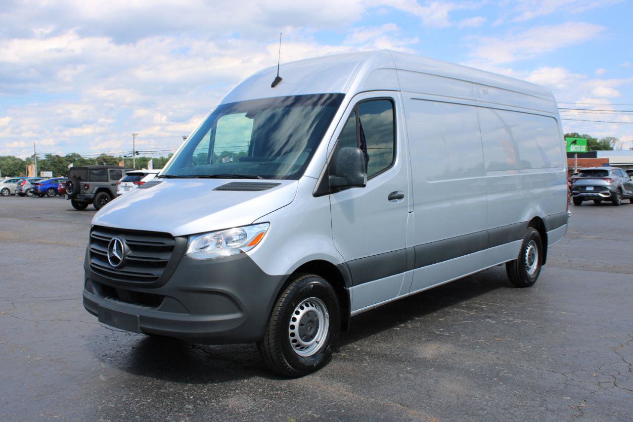 Used 2023 Mercedes-Benz Sprinter 2500 image 14