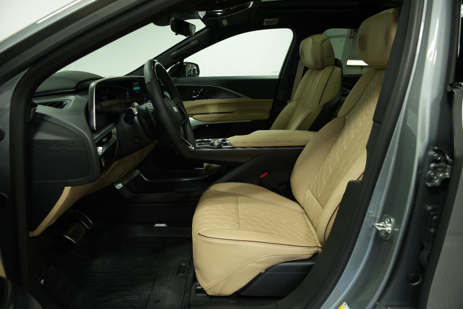 Used 2026 Cadillac Lyriq Signature Luxury w/ Nappa Leather Package AWD/4WD image 31