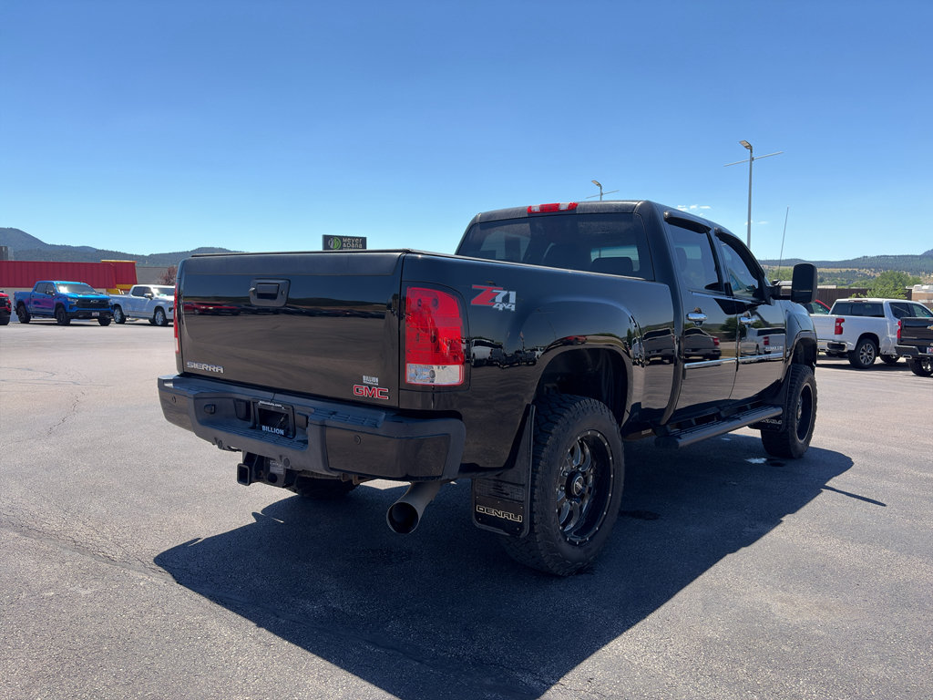 Used 2014 GMC Sierra 3500 Denali w/ Suspension Package, Off-Road AWD/4WD image 3