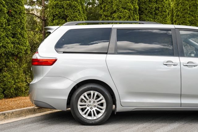 Used 2015 Toyota Sienna XLE w/ XLE Navigation Package FWD image 13
