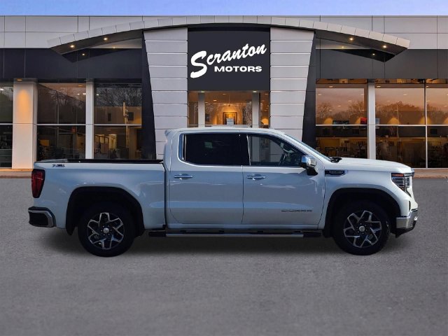 Used 2023 GMC Sierra 1500 SLT w/ SLT Premium Package AWD/4WD image 6