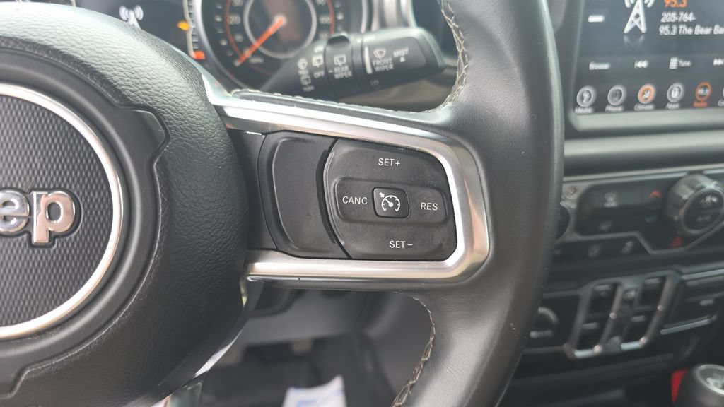 Used 2018 Jeep Wrangler Unlimited Sahara AWD/4WD image 17