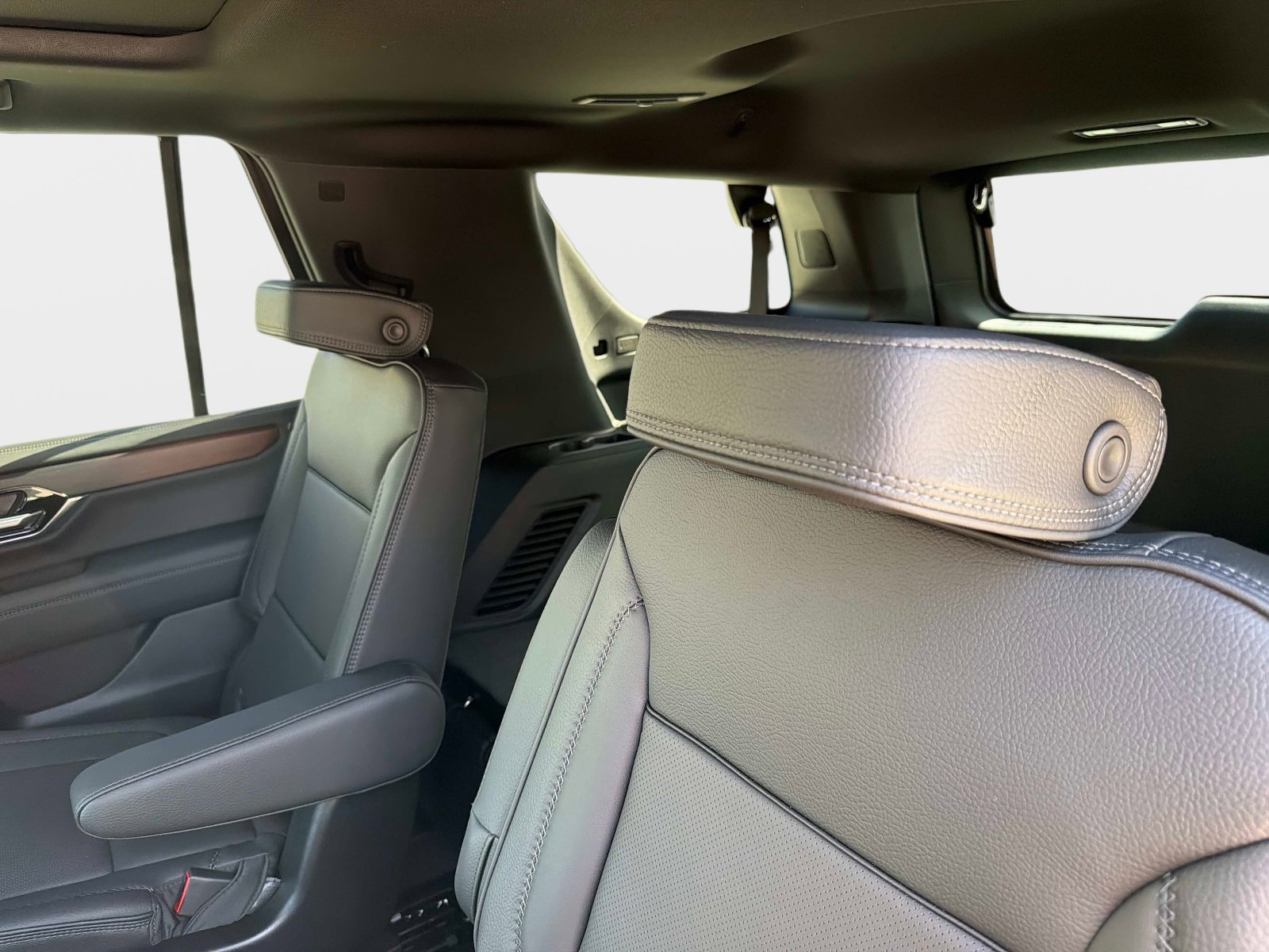 Used 2026 GMC Yukon Denali w/ Advanced Technology Package image 33