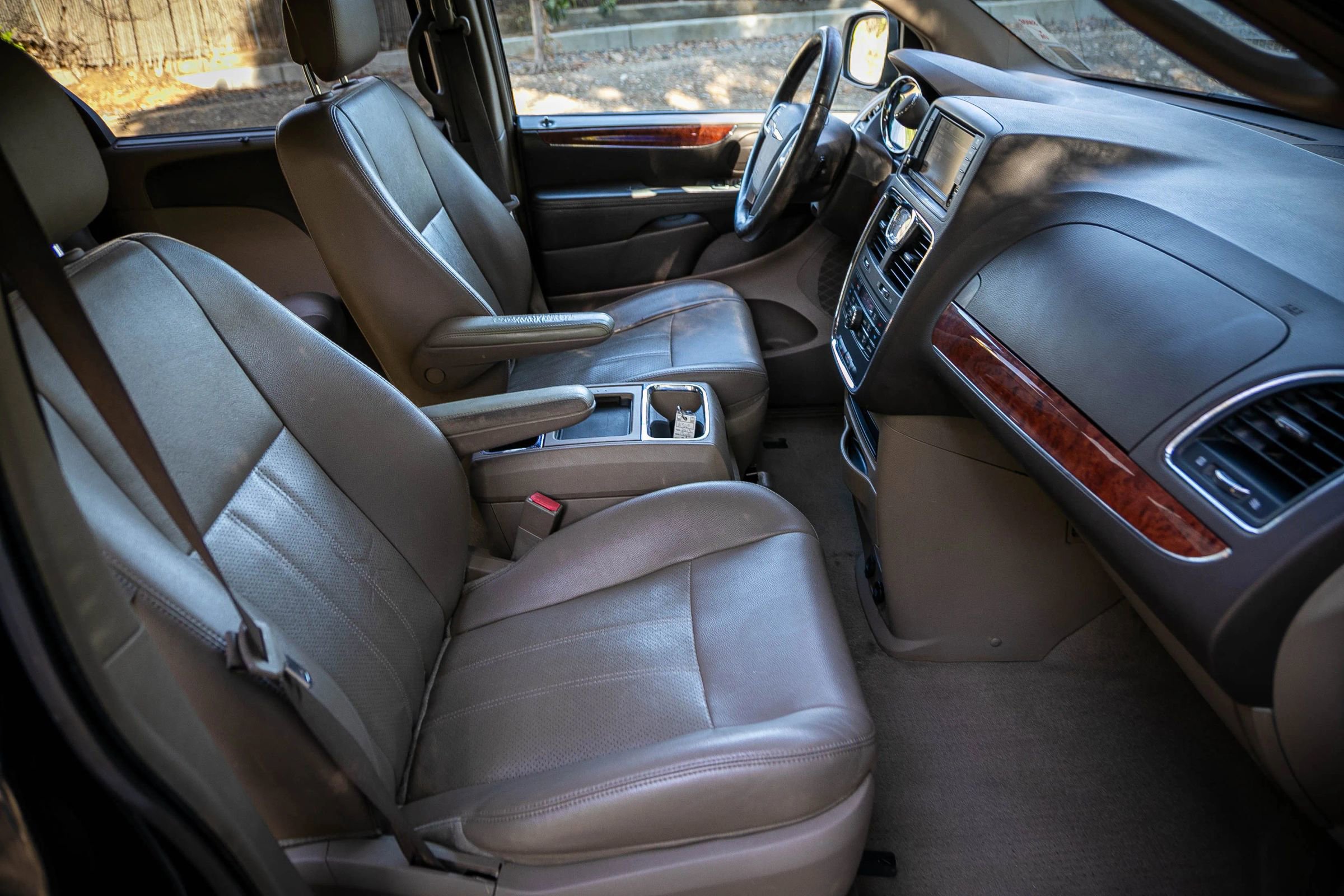 Used 2013 Chrysler Town & Country Touring-L w/ Driver Convenience Group image 24