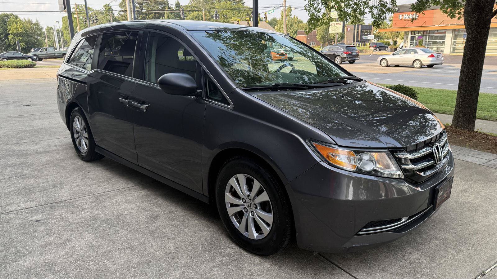 Used 2016 Honda Odyssey SE image 4