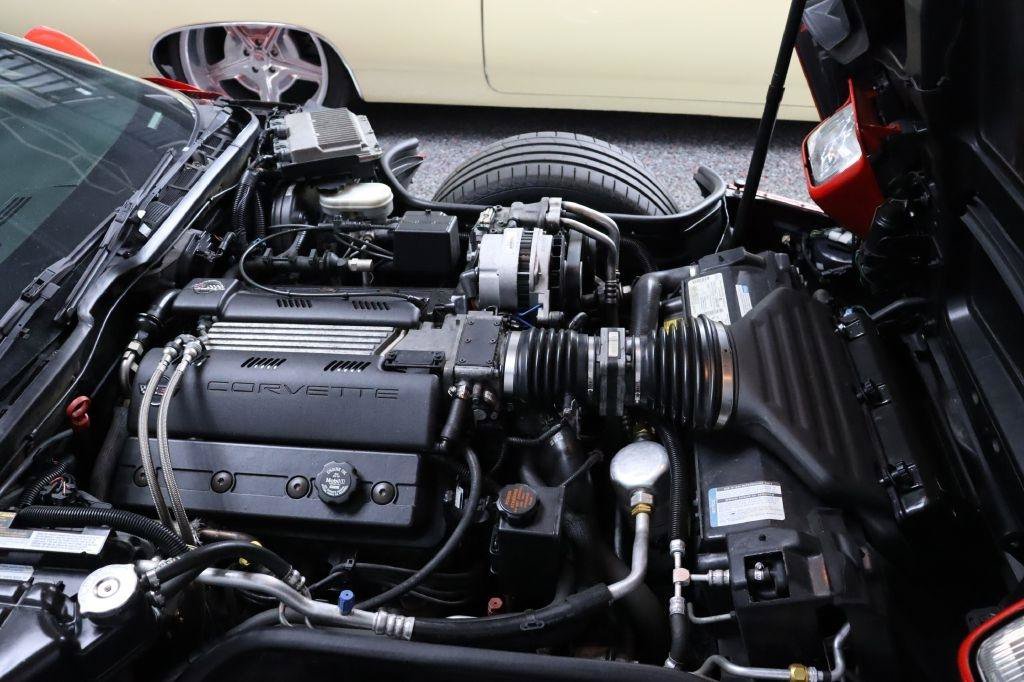 Used 2002 Chevrolet Corvette Coupe w/ Preferred Equipment Group2 RWD image 7