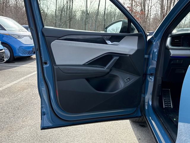 Certified 2025 Volkswagen Tiguan SE R-Line image 11