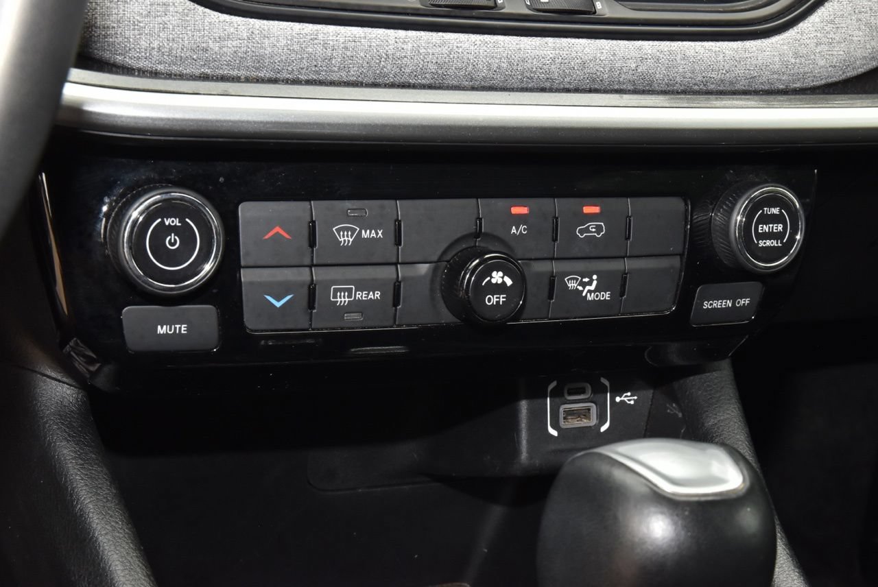 Used 2024 Jeep Compass Latitude AWD/4WD image 29