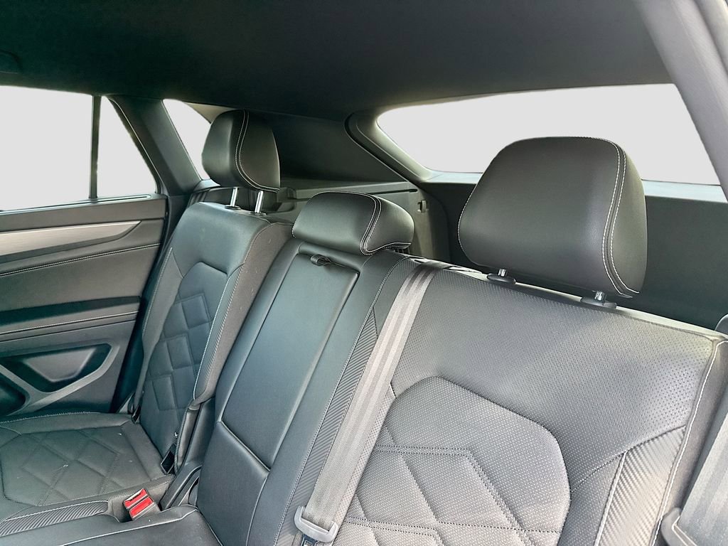 Used 2024 Volkswagen Atlas Cross Sport SE FWD image 21