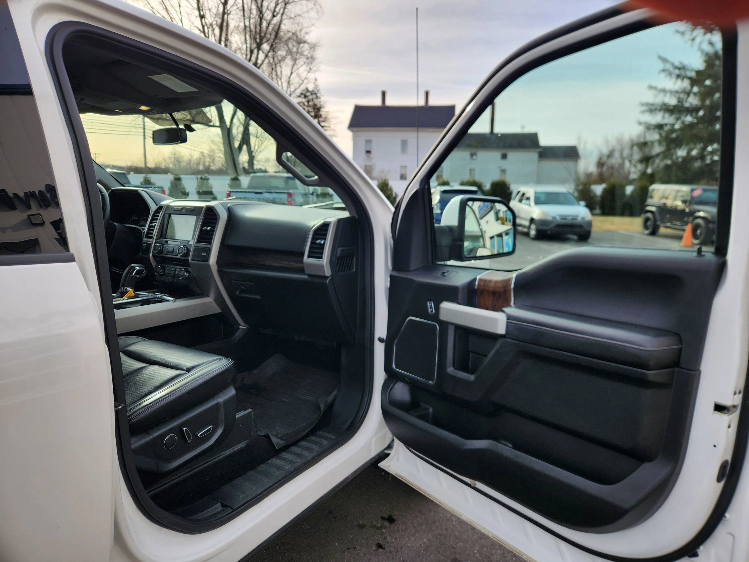 Used 2018 Ford F150 Lariat w/ FX4 Off-Road Package image 43