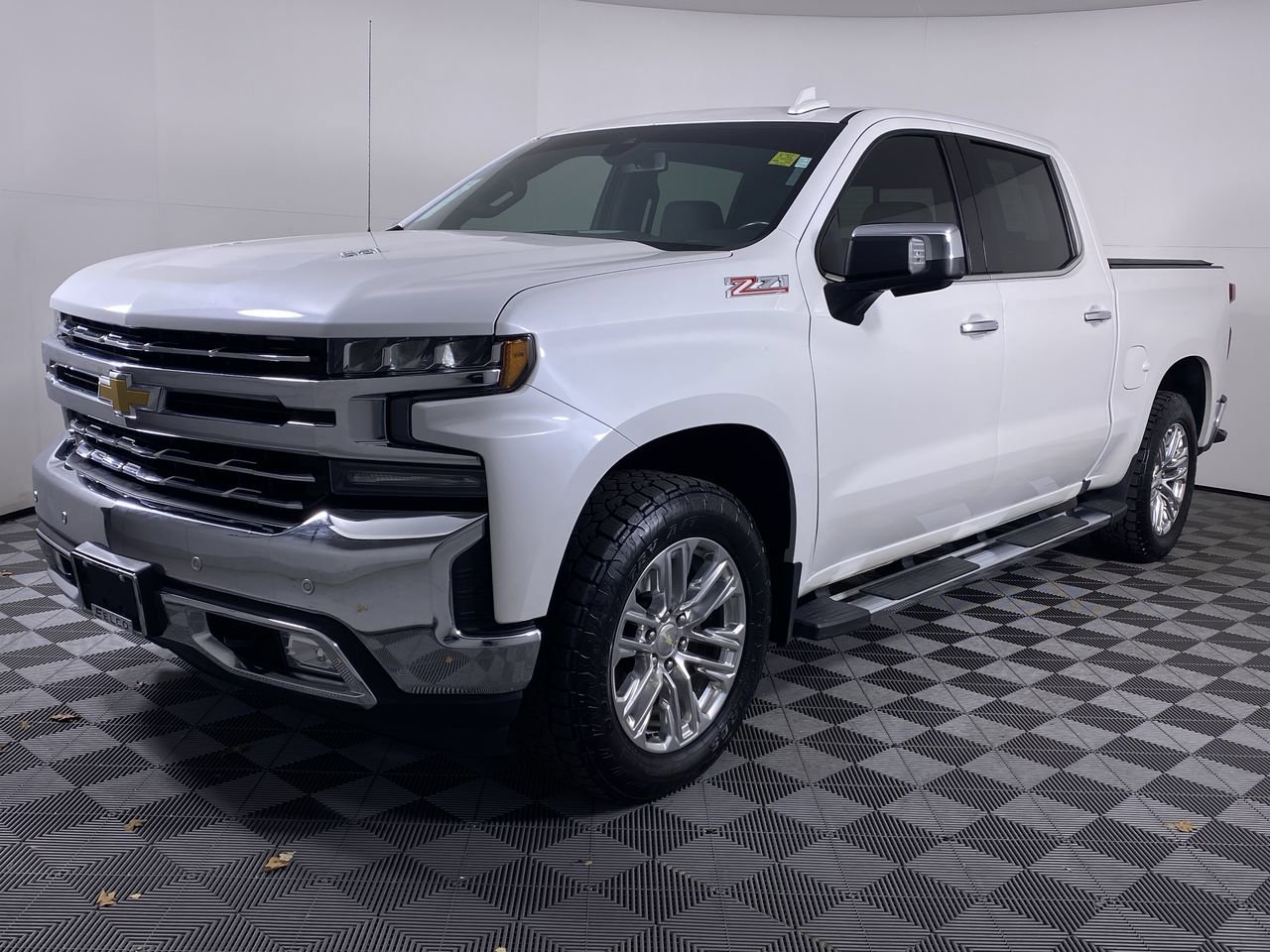 Certified 2019 Chevrolet Silverado 1500 LTZ w/ LTZ Premium Package AWD/4WD image 37