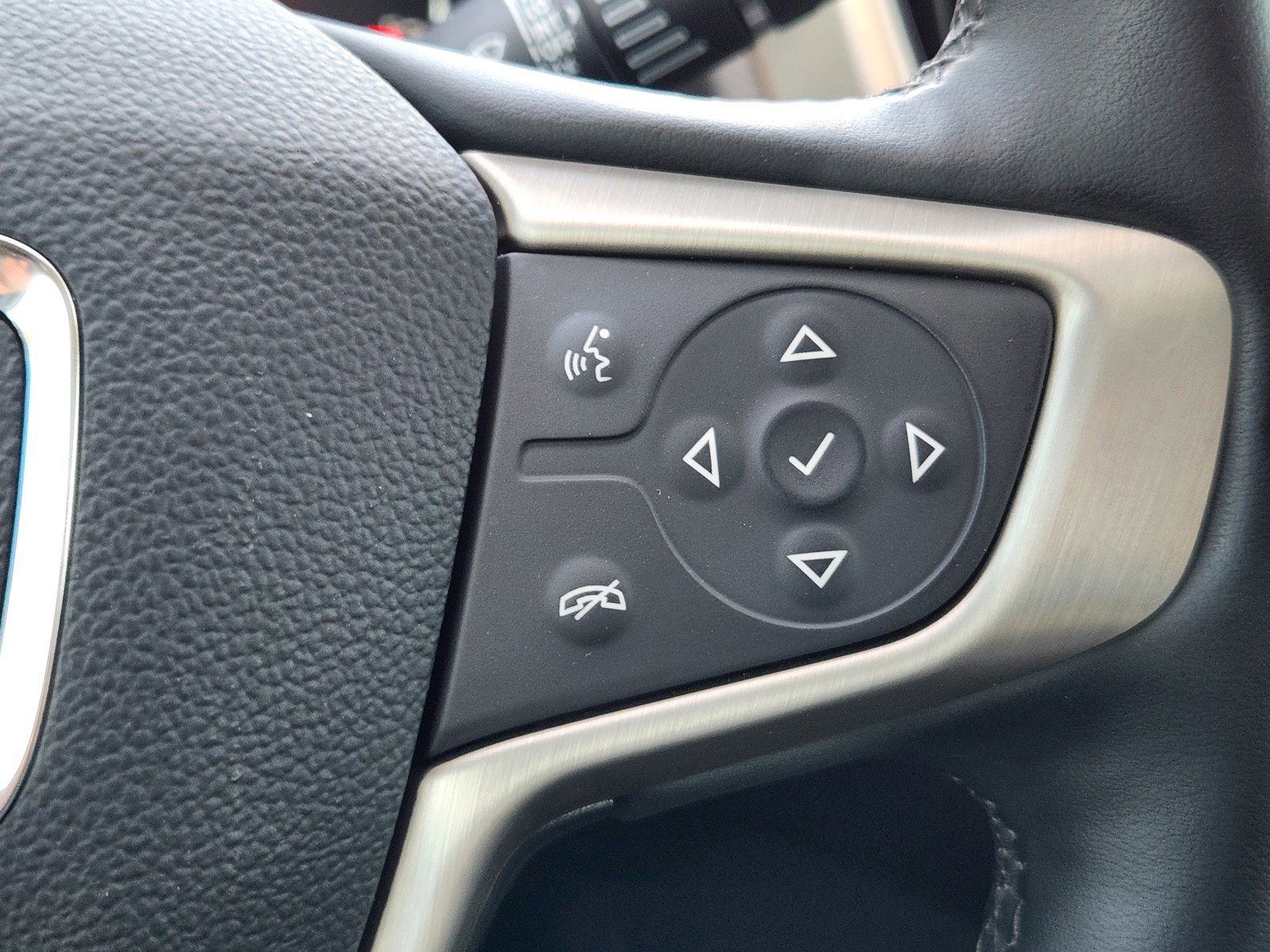 Used 2024 GMC Terrain Denali w/ Denali Premium Package image 24