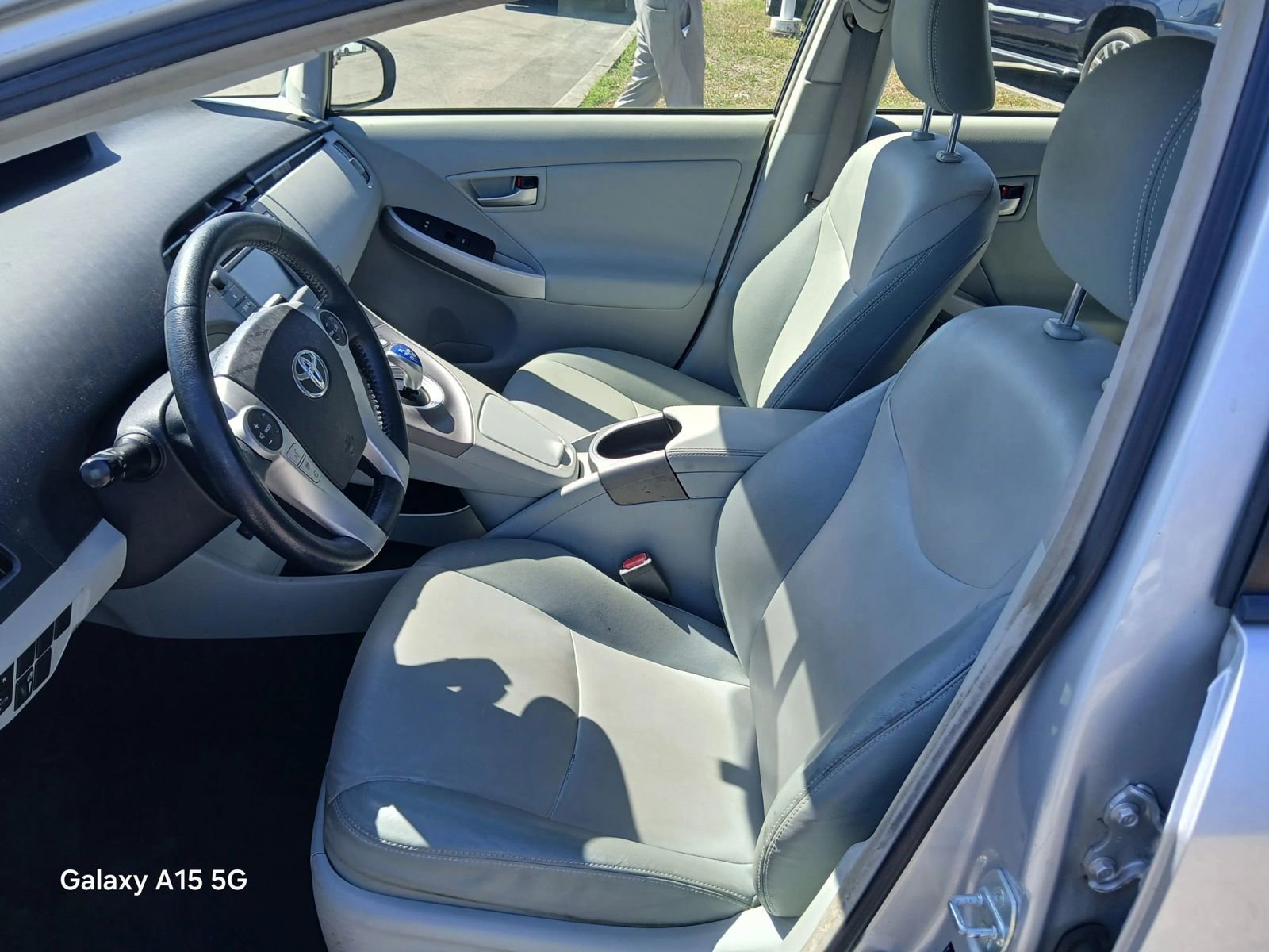 Used 2015 Toyota Prius Four image 9