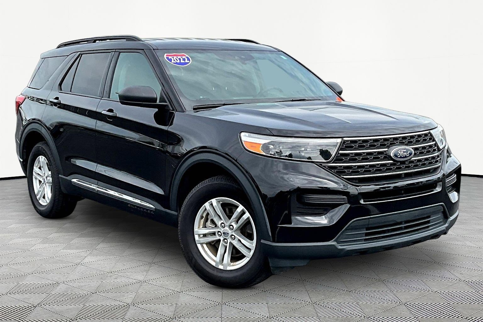 Used 2022 Ford Explorer XLT AWD/4WD image 3