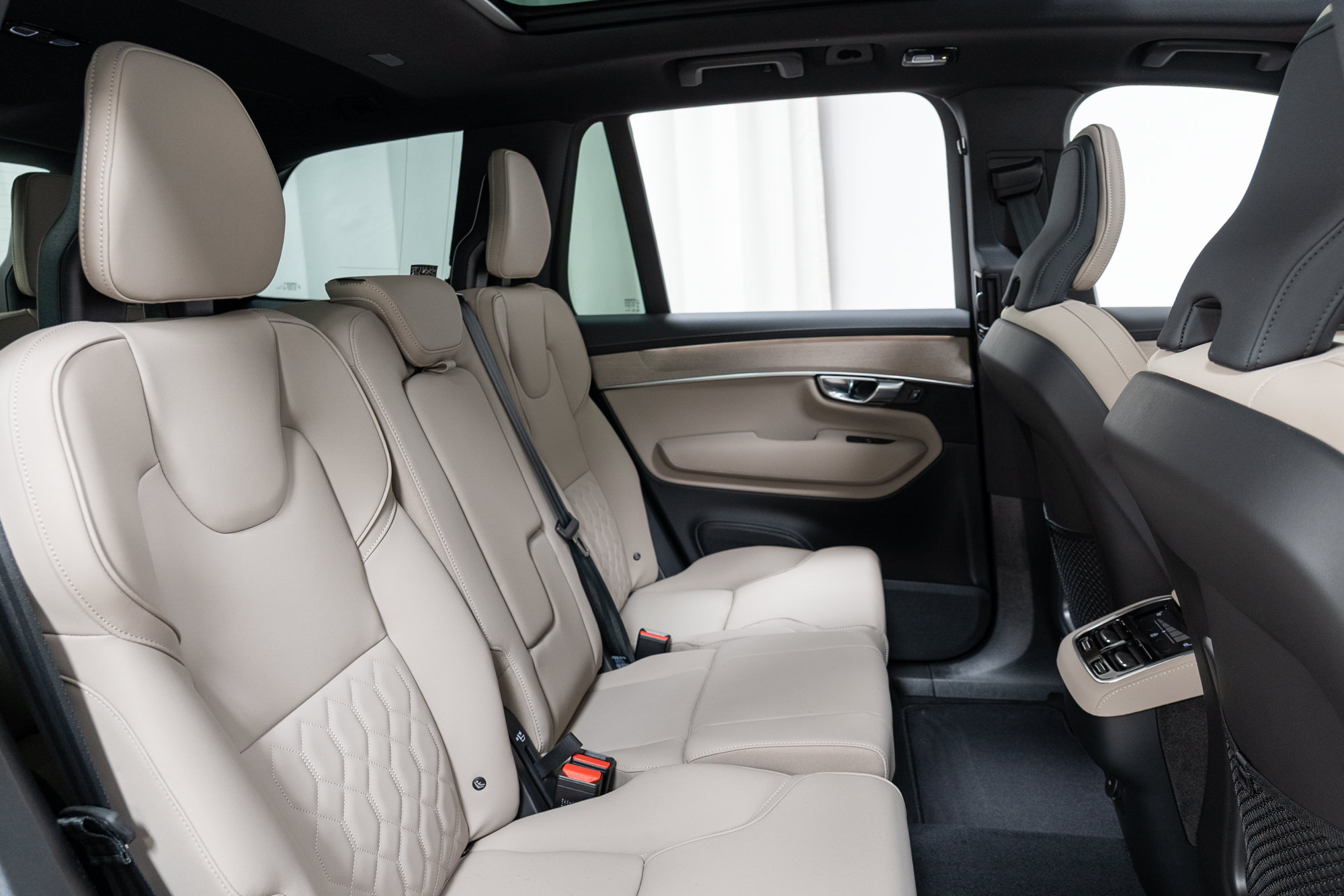 New 2026 Volvo XC90 B5 Plus w/ Protection Package AWD/4WD image 24