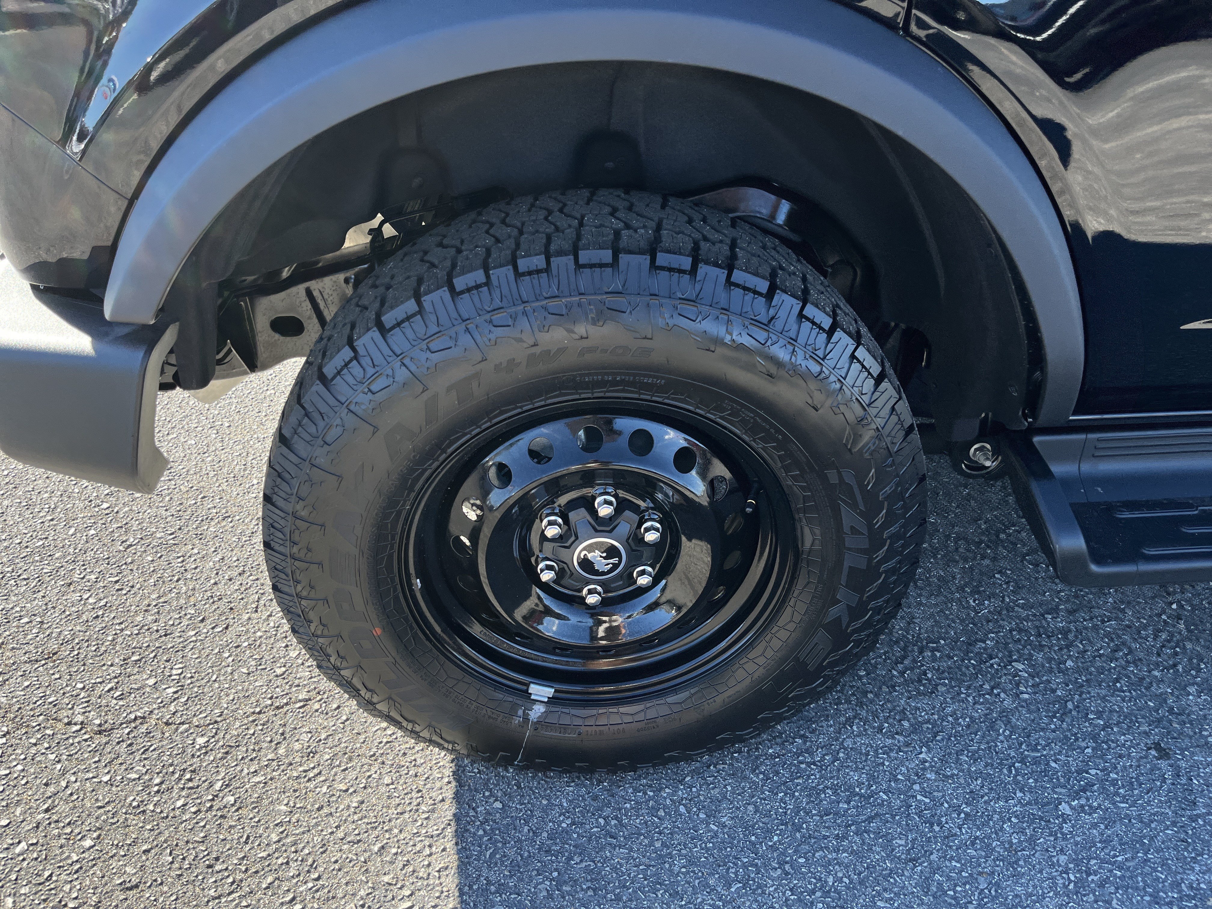 New 2026 Ford Bronco Outer Banks w/ Black Appearance Package AWD/4WD image 9