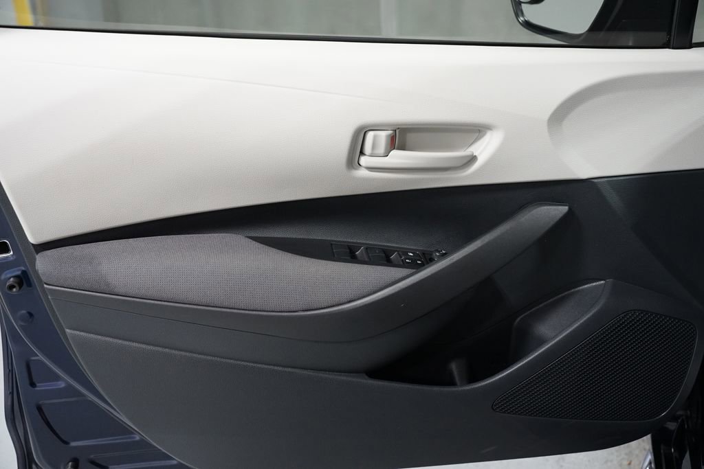Certified 2025 Toyota Corolla LE image 27