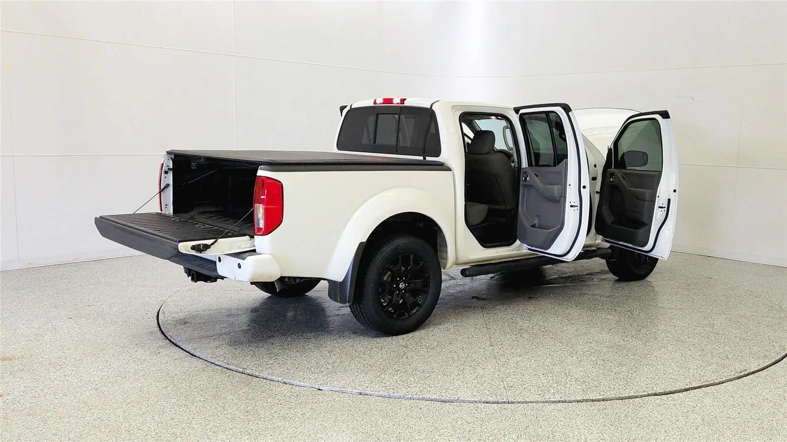 Used 2021 Nissan Frontier SV w/ Midnight Edition Floor Mats AWD/4WD image 12