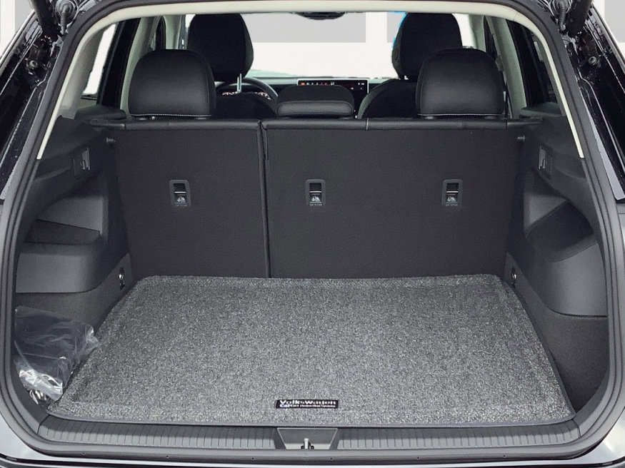 New 2026 Volkswagen Tiguan SE FWD image 14
