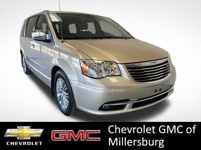 Used 2015 Chrysler Town & Country Touring-L w/ Driver Convenience Group image 3