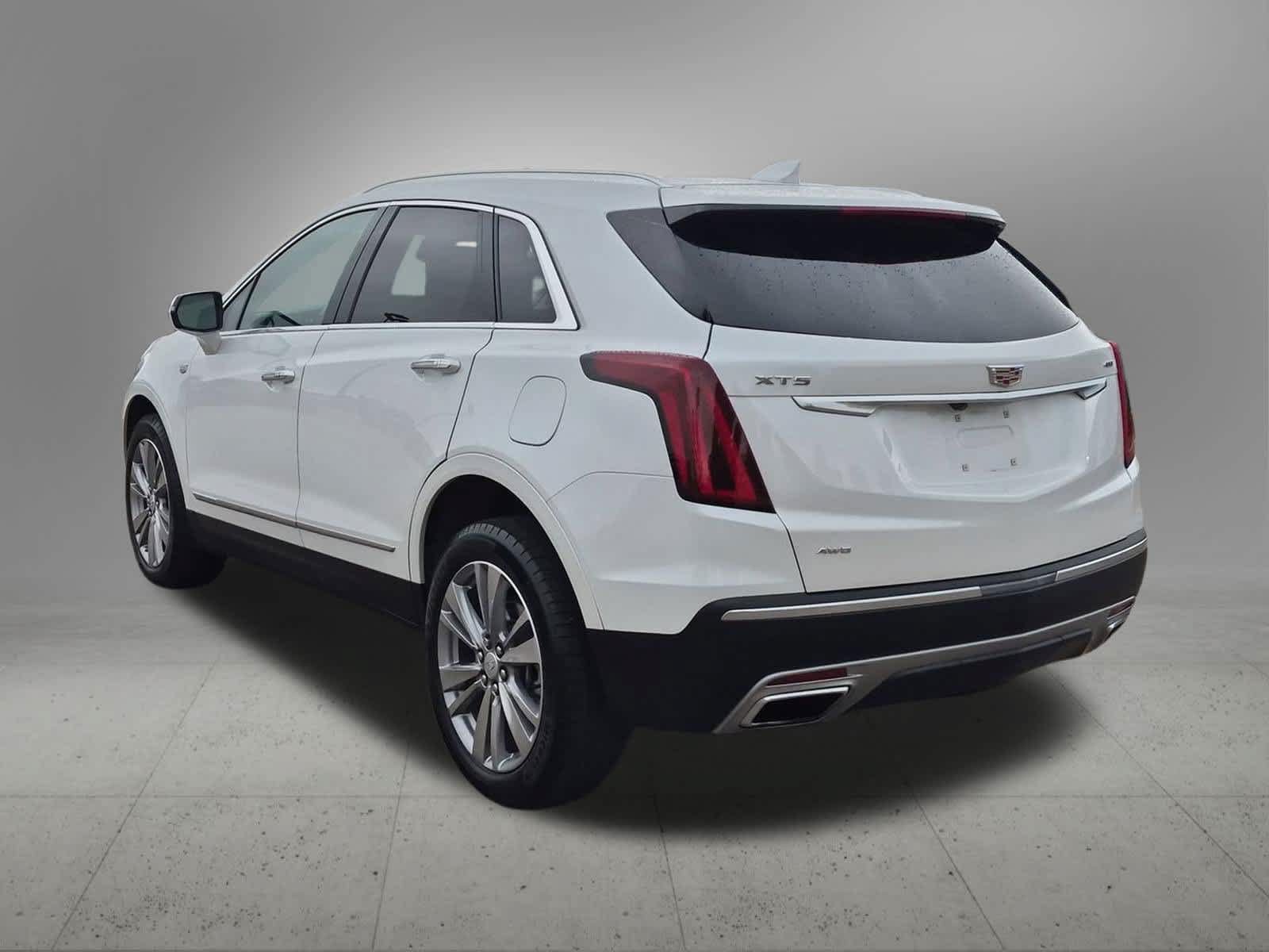 Used 2024 Cadillac XT5 Premium Luxury w/ LPO, Floor Liner Package AWD/4WD image 4