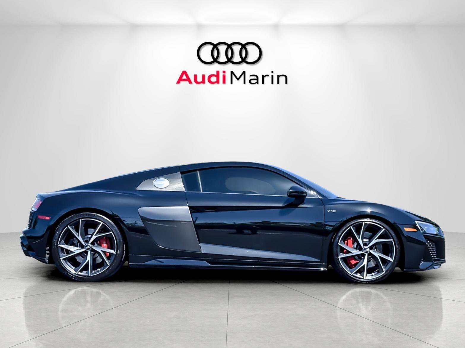 Used 2022 Audi R8 V10 w/ Premium Package RWD image 6