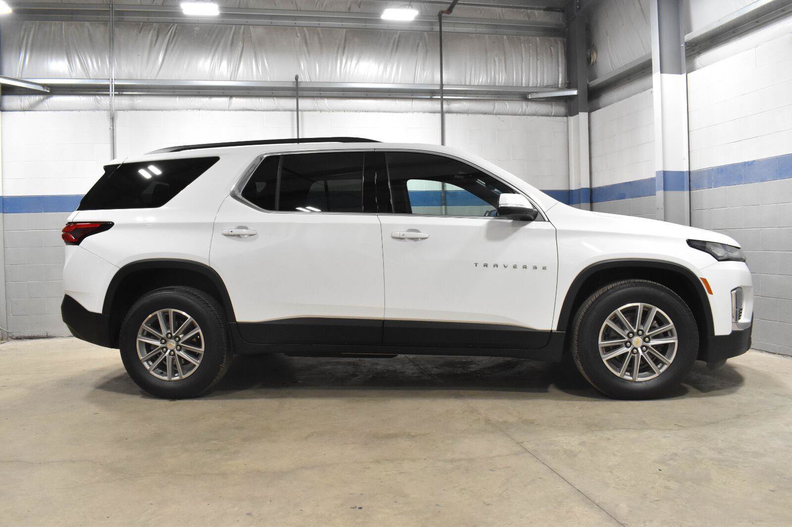 Used 2023 Chevrolet Traverse LT w/ Rear Camera Mirror Package AWD/4WD image 30