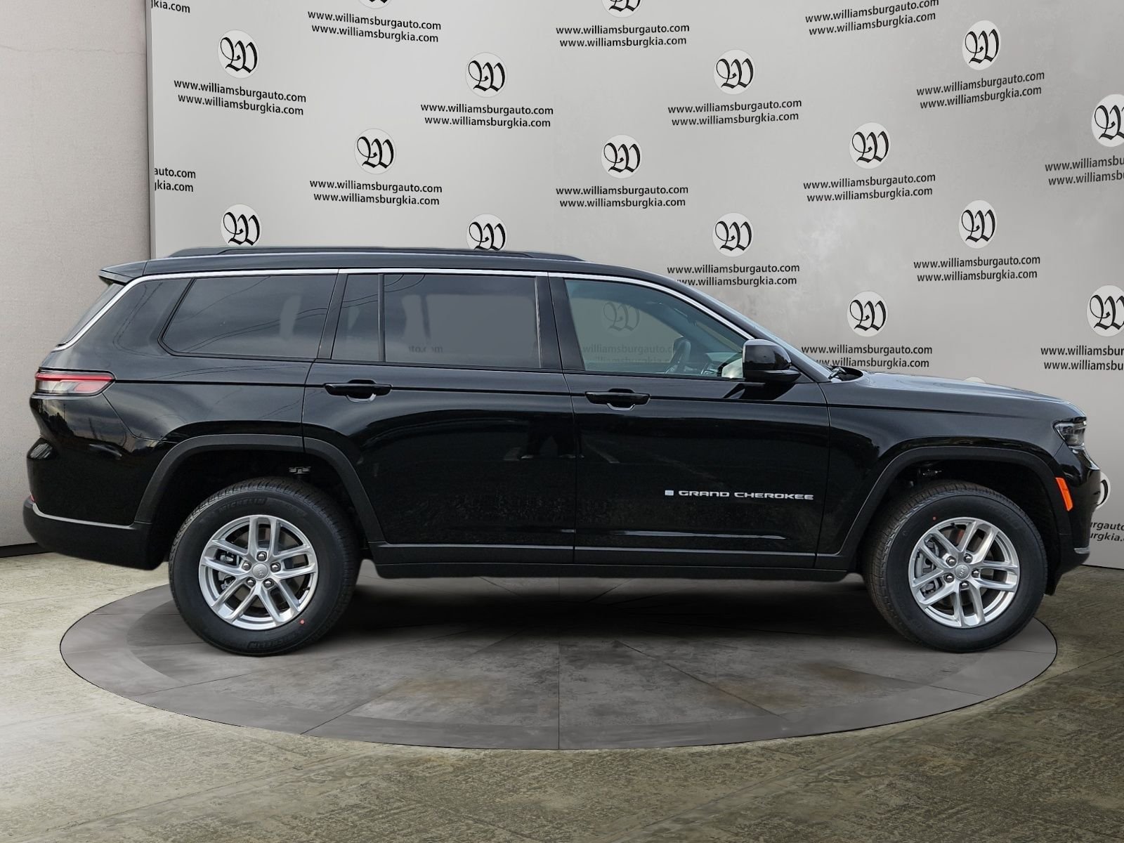 New 2025 Jeep Grand Cherokee L Laredo AWD/4WD image 6