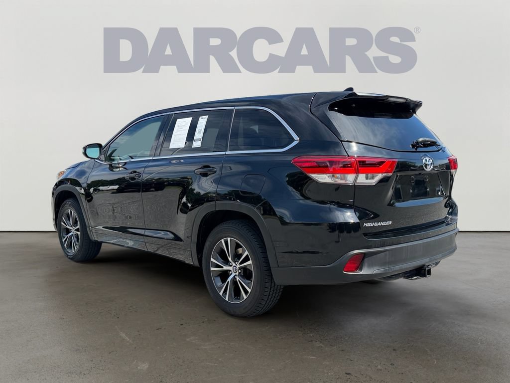 Used 2017 Toyota Highlander Plus FWD image 5