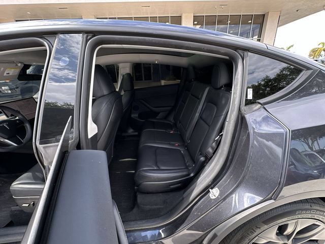 Used 2024 Tesla Model Y Long Range AWD/4WD image 30