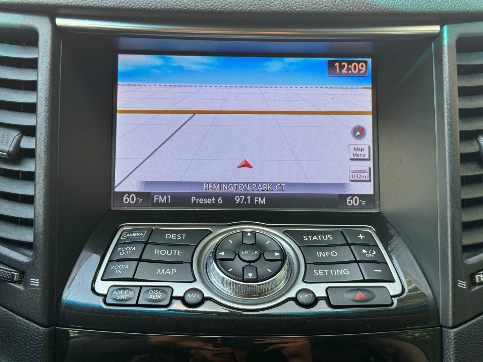 Used 2014 INFINITI QX70 2WD w/ Premium Package image 26