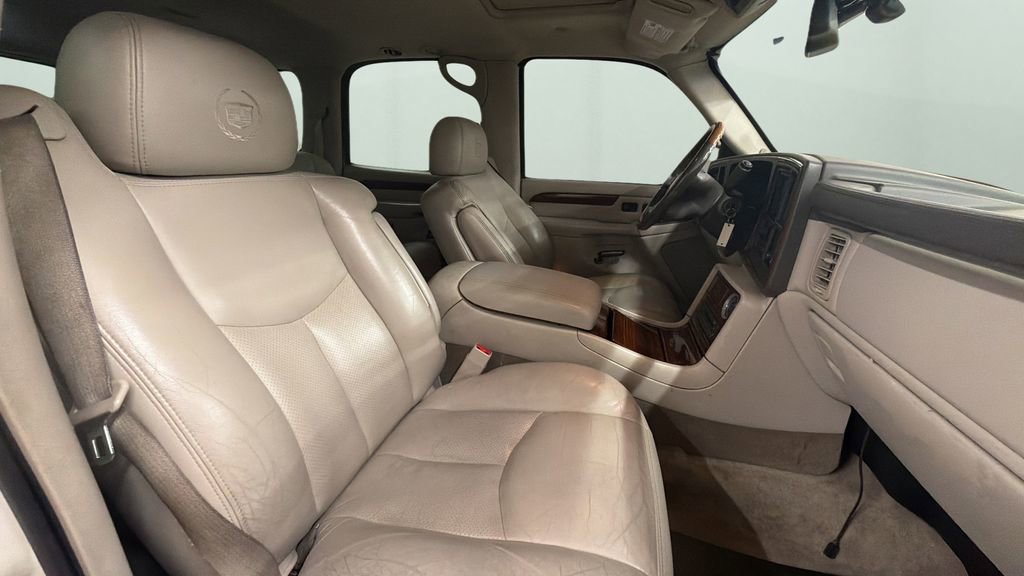Used 2004 Cadillac Escalade AWD image 9