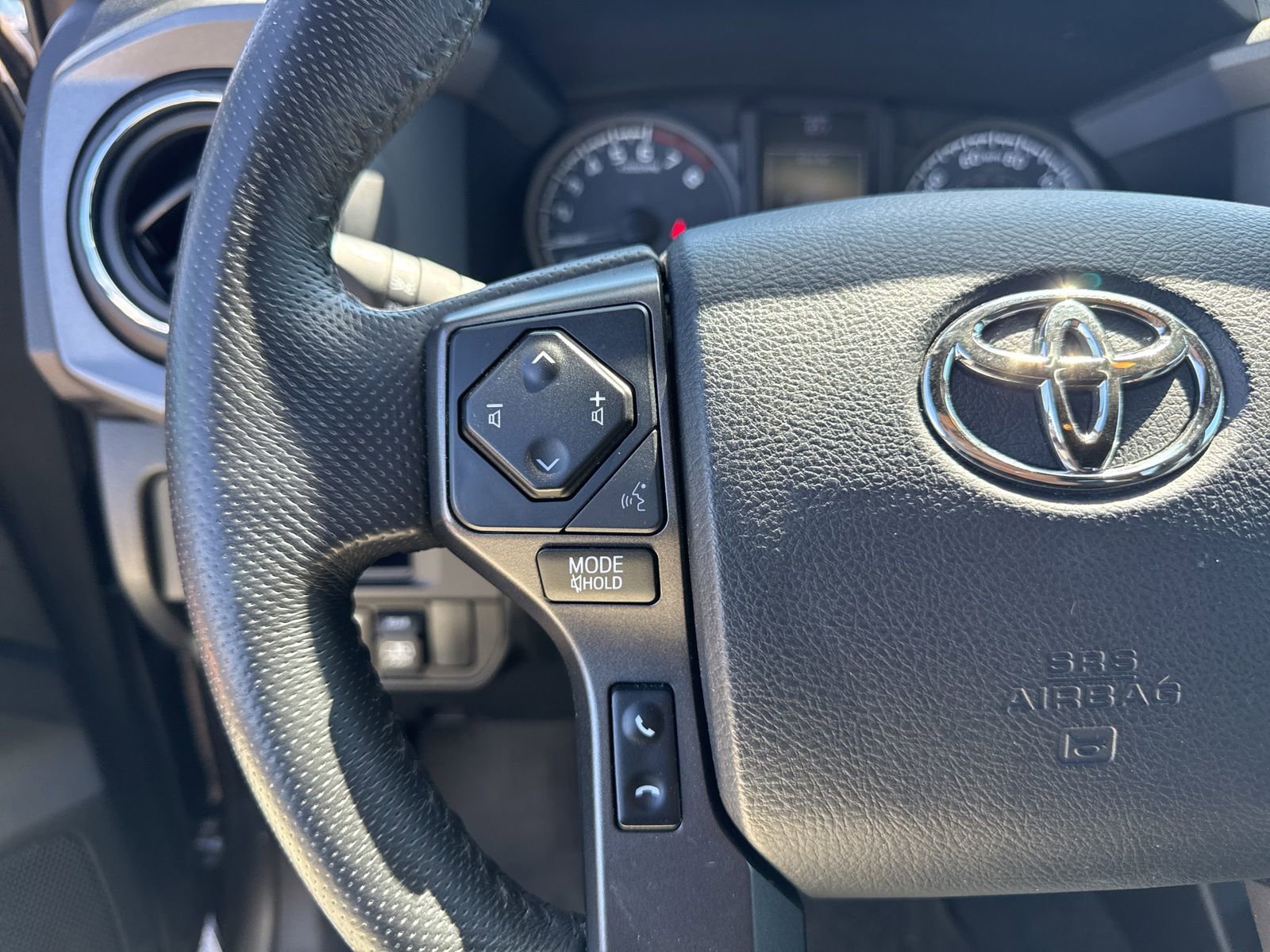 Used 2017 Toyota Tacoma TRD Sport w/ Tow Package (A/T) image 17