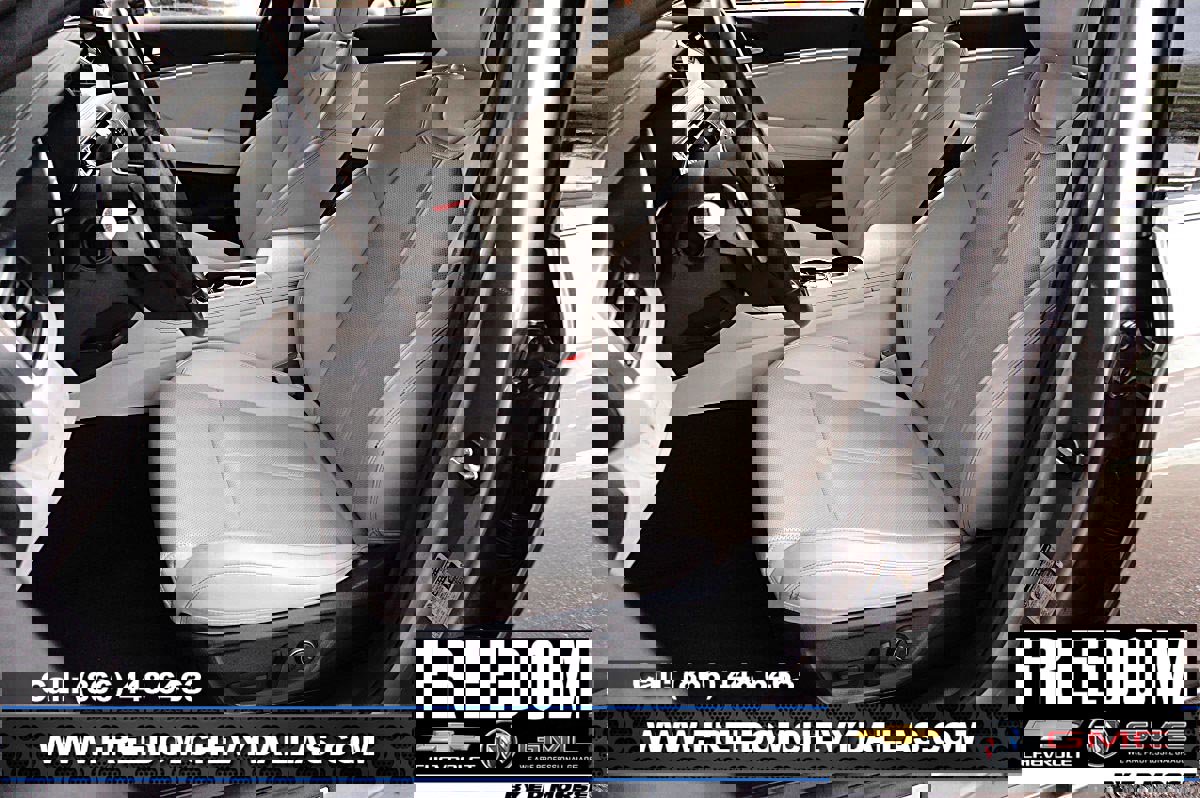 Used 2025 Genesis G70 2.5T image 9