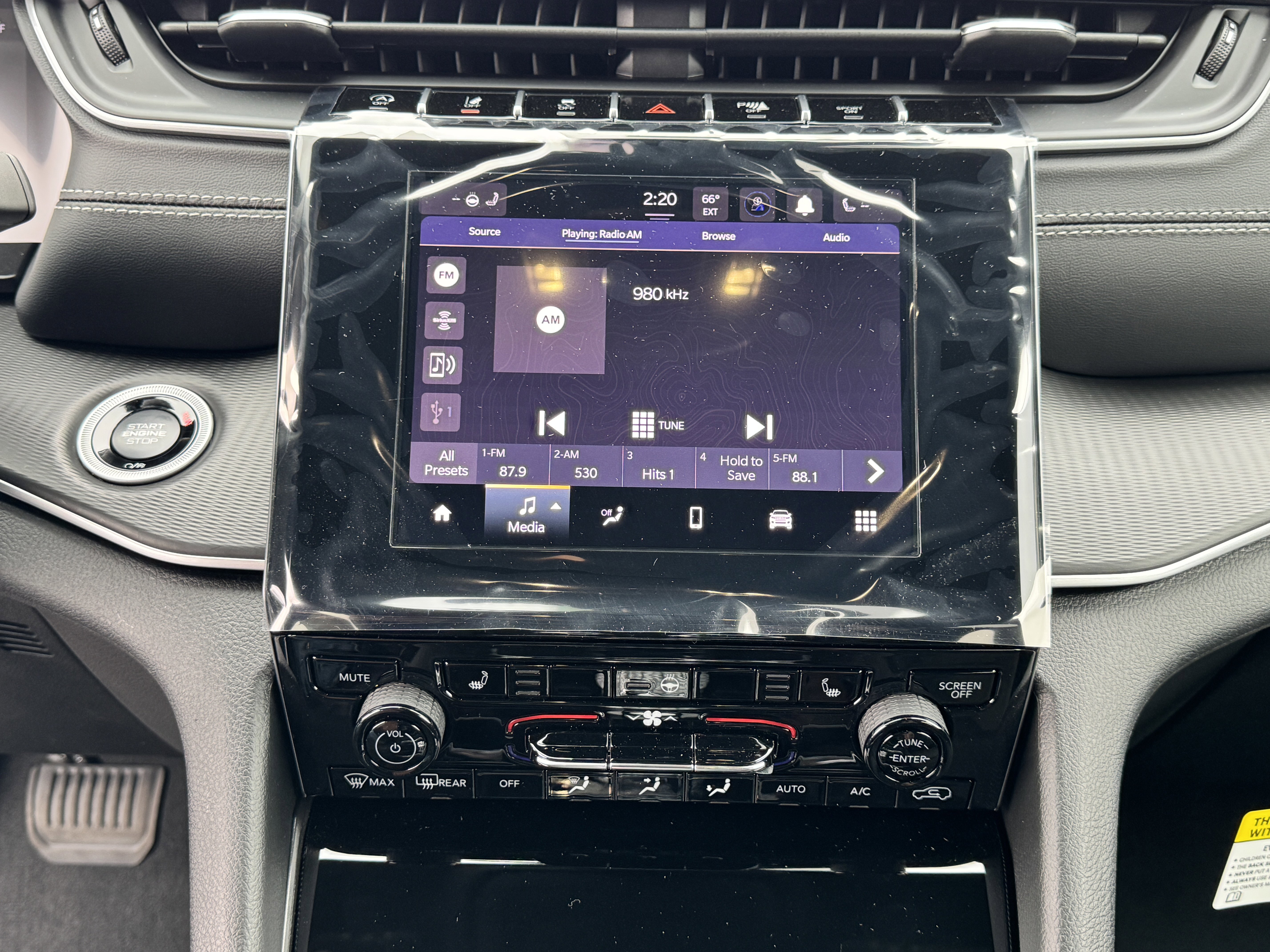 New 2025 Jeep Grand Cherokee Altitude image 28