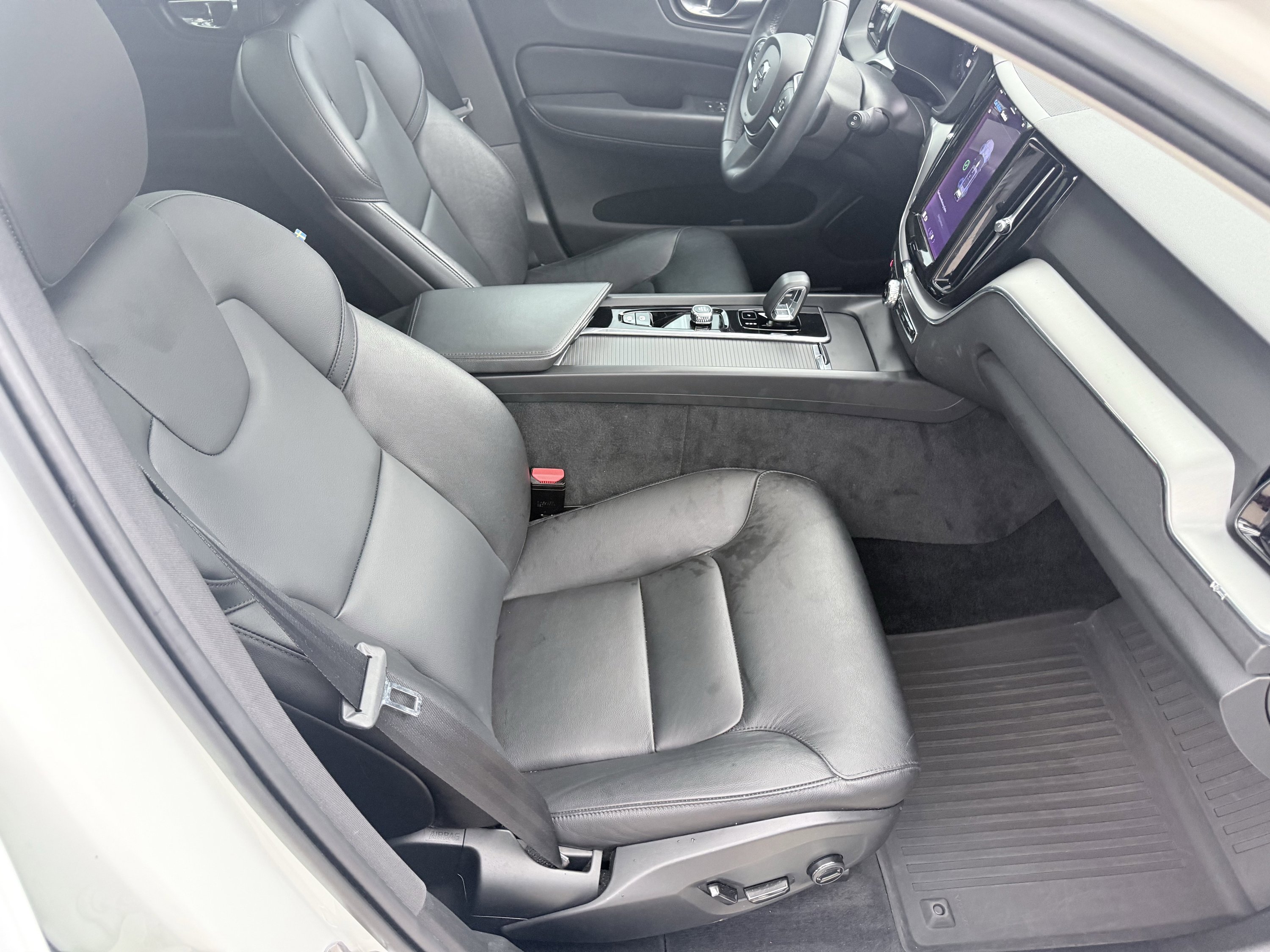 Used 2023 Volvo XC60 B5 Core image 49